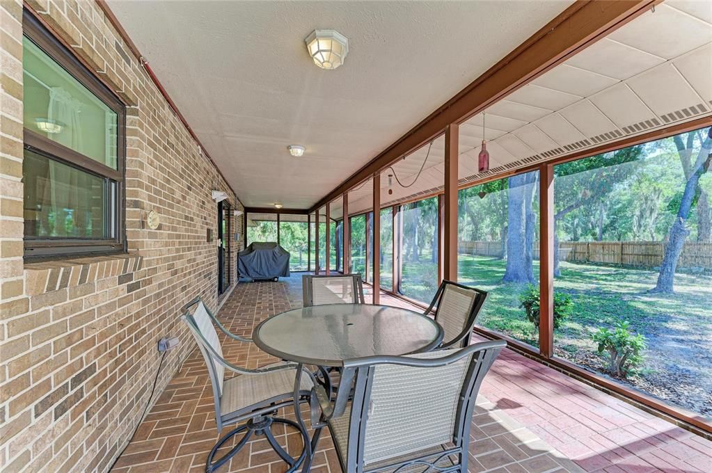 Activo con contrato: $685,000 (4 camas, 3 baños, 2639 Pies cuadrados)