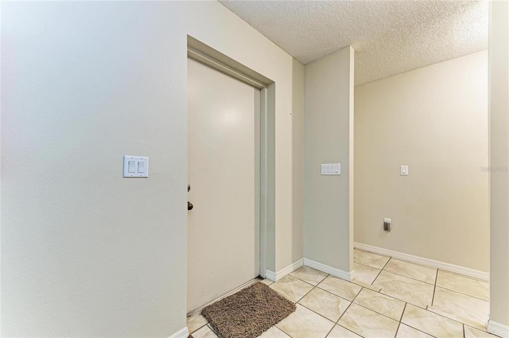 Activo con contrato: $685,000 (4 camas, 3 baños, 2639 Pies cuadrados)