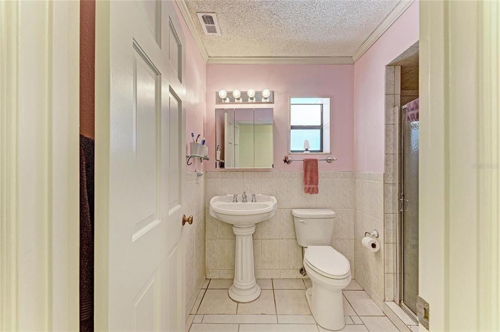 Activo con contrato: $685,000 (4 camas, 3 baños, 2639 Pies cuadrados)