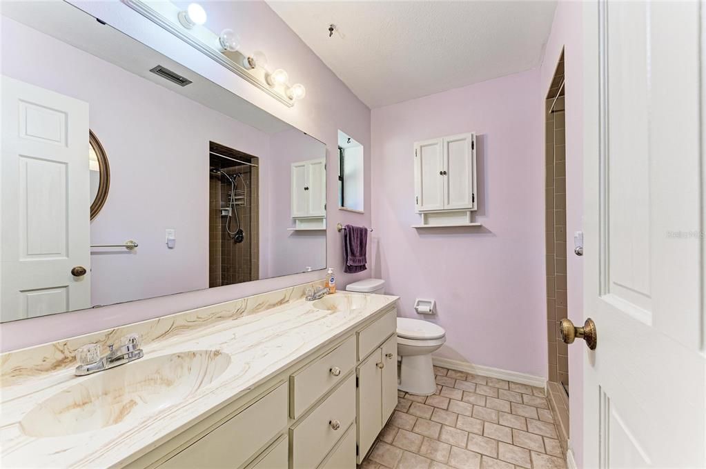Activo con contrato: $685,000 (4 camas, 3 baños, 2639 Pies cuadrados)