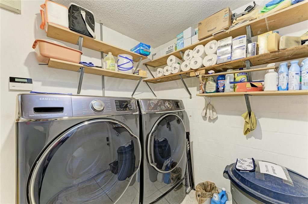 Activo con contrato: $685,000 (4 camas, 3 baños, 2639 Pies cuadrados)