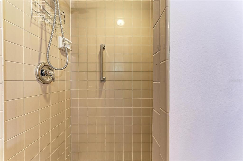Activo con contrato: $685,000 (4 camas, 3 baños, 2639 Pies cuadrados)