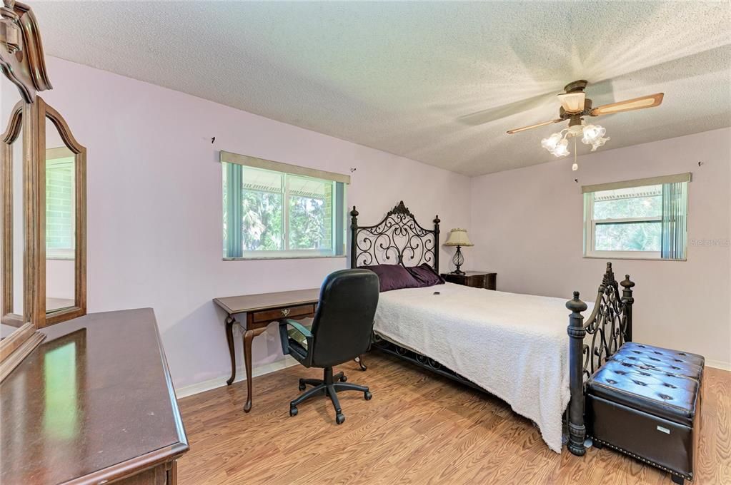 Activo con contrato: $685,000 (4 camas, 3 baños, 2639 Pies cuadrados)