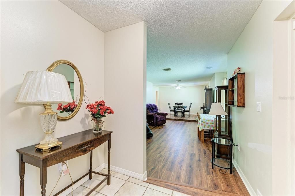 Activo con contrato: $685,000 (4 camas, 3 baños, 2639 Pies cuadrados)