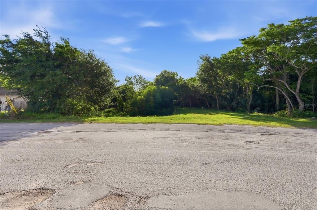 待售: $449,999 (0.57 acres)