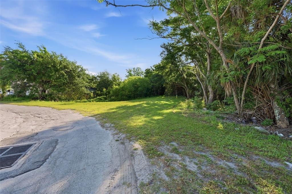 待售: $449,999 (0.57 acres)