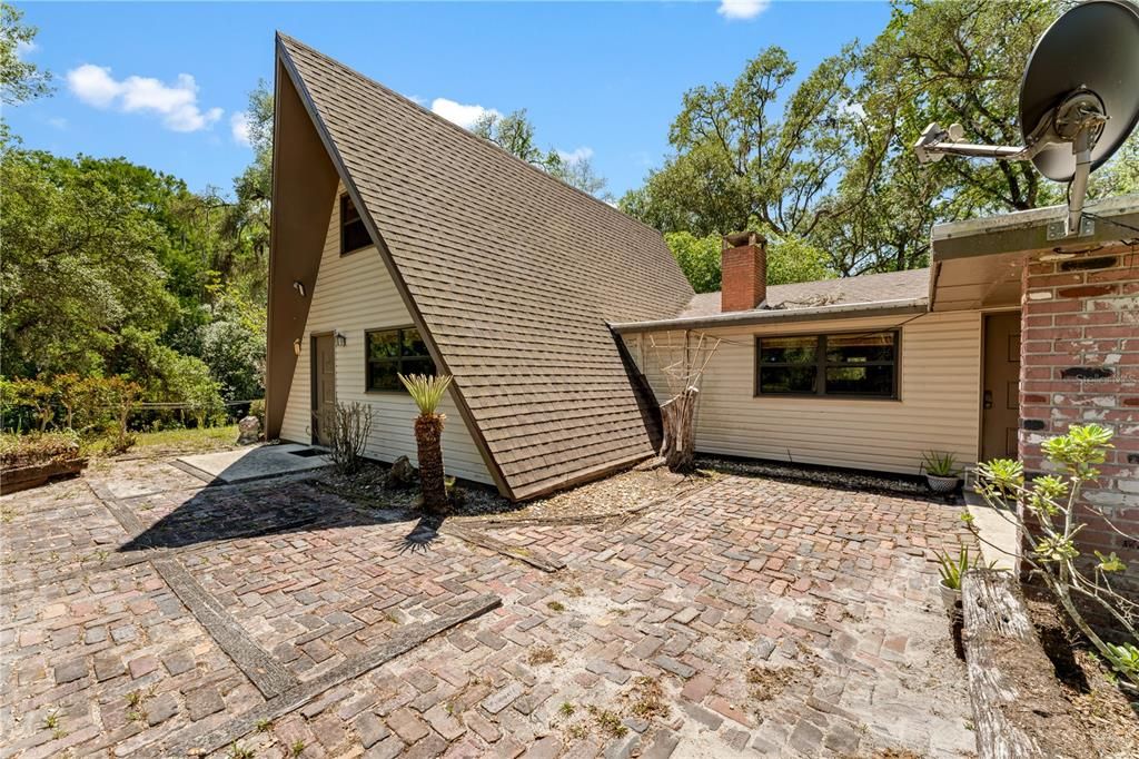 Activo con contrato: $350,000 (3 camas, 2 baños, 1846 Pies cuadrados)