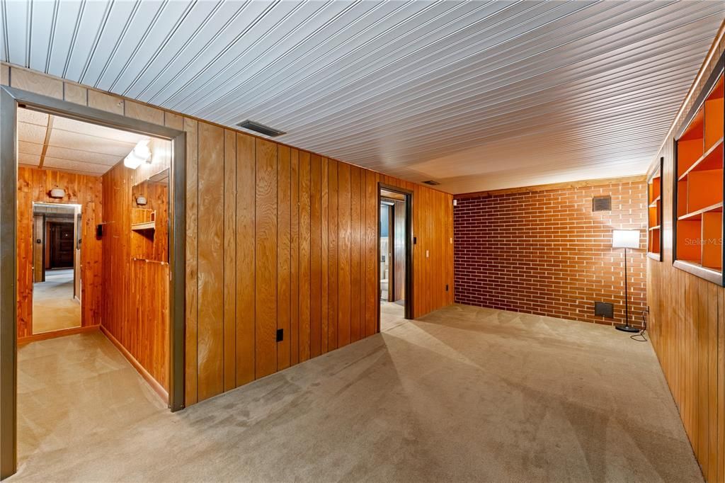 Activo con contrato: $350,000 (3 camas, 2 baños, 1846 Pies cuadrados)