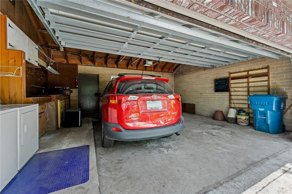 Activo con contrato: $350,000 (3 camas, 2 baños, 1846 Pies cuadrados)