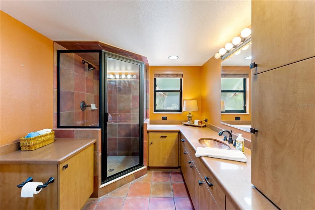 Activo con contrato: $350,000 (3 camas, 2 baños, 1846 Pies cuadrados)