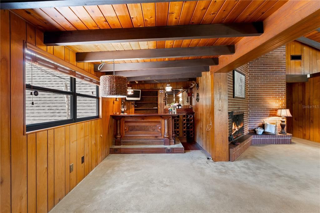 Activo con contrato: $350,000 (3 camas, 2 baños, 1846 Pies cuadrados)