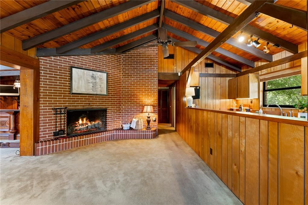 Activo con contrato: $350,000 (3 camas, 2 baños, 1846 Pies cuadrados)