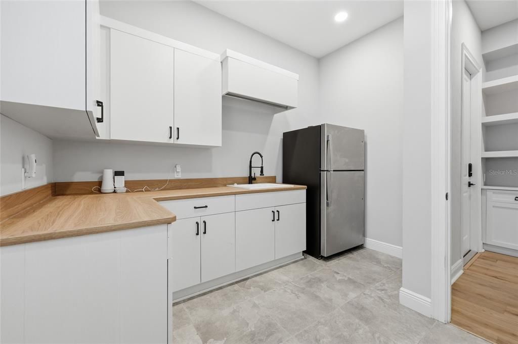 Active With Contract: $960,000 (4 beds, 3 baths, 3124 Square Feet)