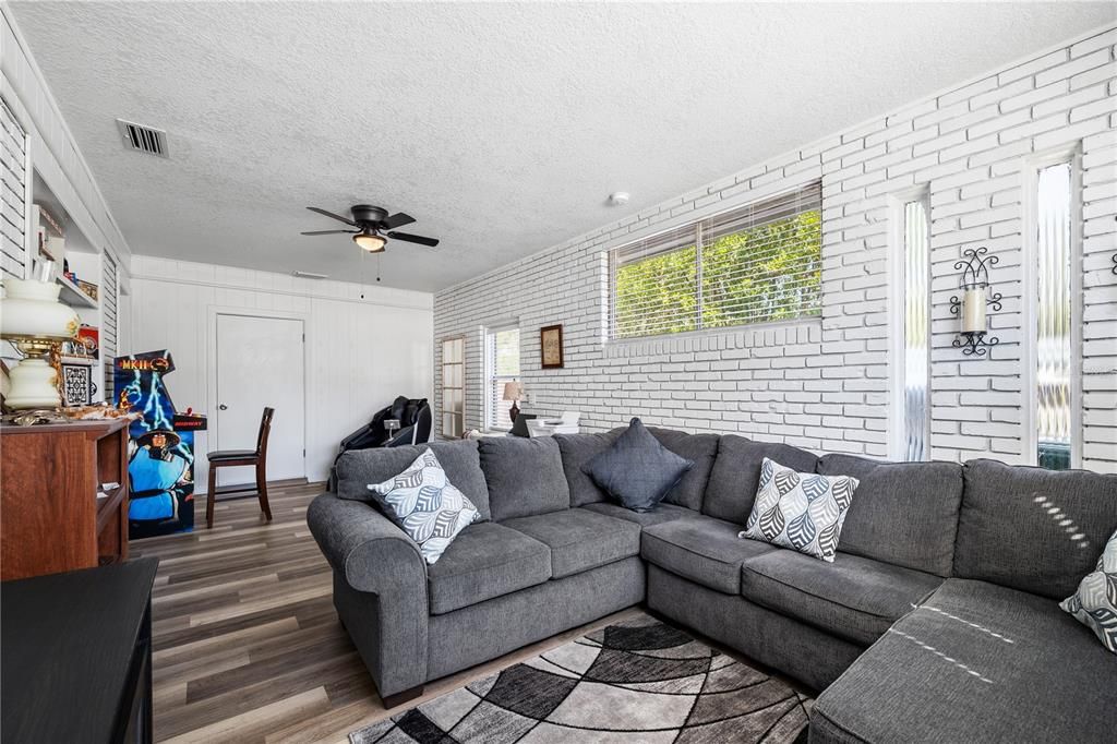 En Venta: $337,000 (3 camas, 2 baños, 1530 Pies cuadrados)