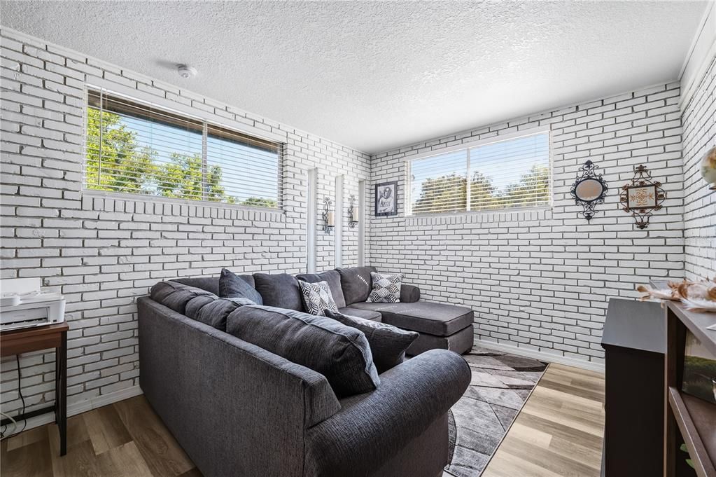 En Venta: $337,000 (3 camas, 2 baños, 1530 Pies cuadrados)