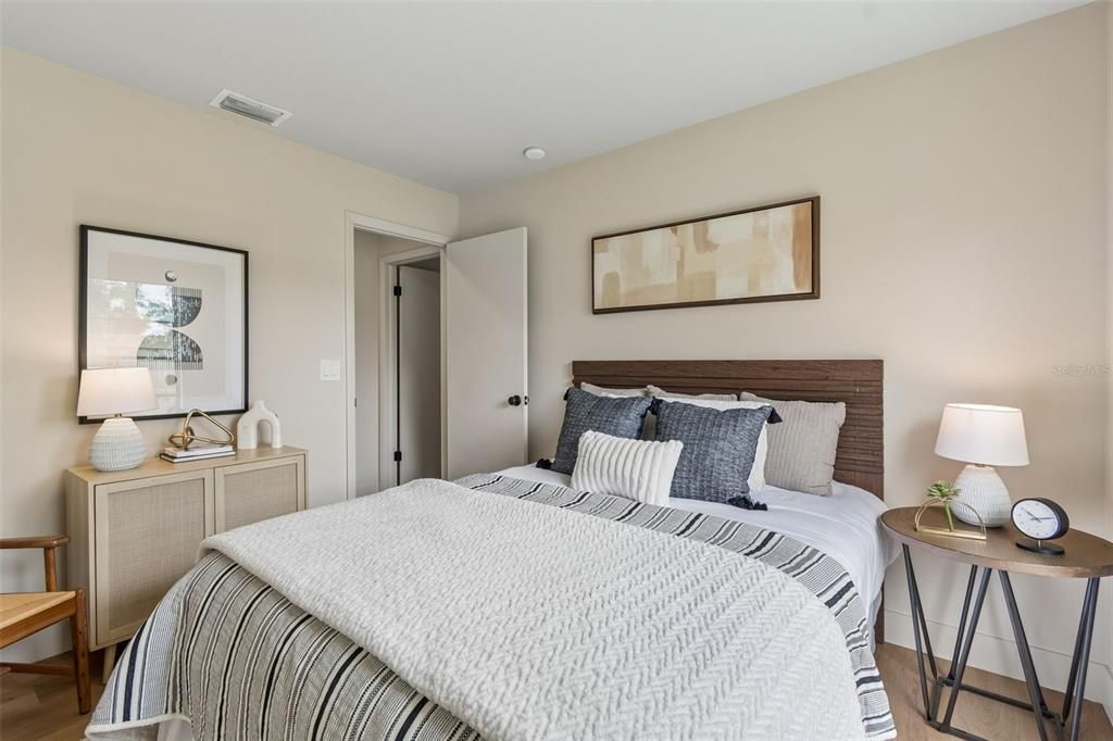 Activo con contrato: $765,000 (4 camas, 2 baños, 2228 Pies cuadrados)
