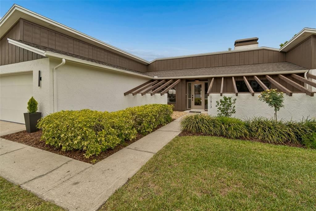 Activo con contrato: $765,000 (4 camas, 2 baños, 2228 Pies cuadrados)