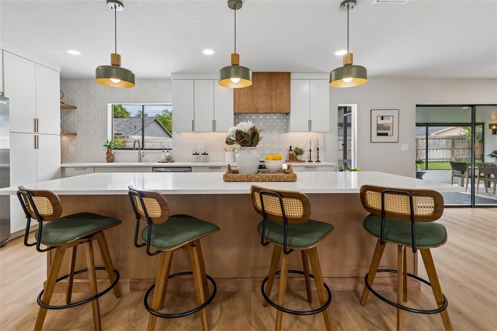 Activo con contrato: $765,000 (4 camas, 2 baños, 2228 Pies cuadrados)