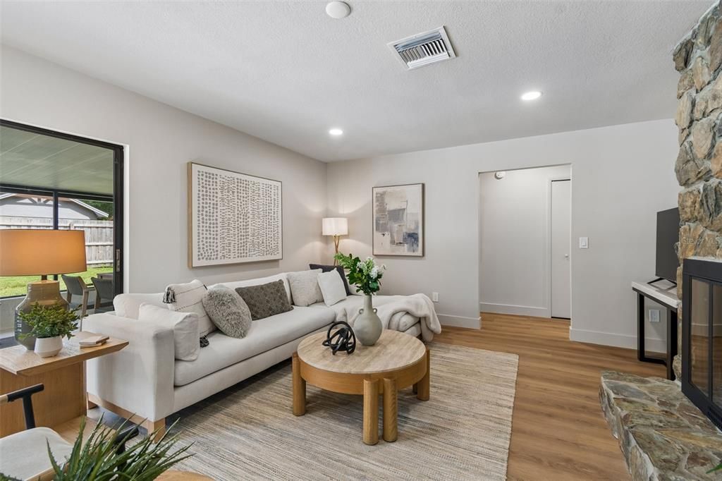 Activo con contrato: $765,000 (4 camas, 2 baños, 2228 Pies cuadrados)