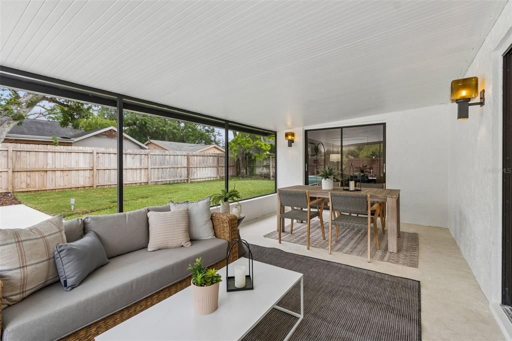 Activo con contrato: $765,000 (4 camas, 2 baños, 2228 Pies cuadrados)