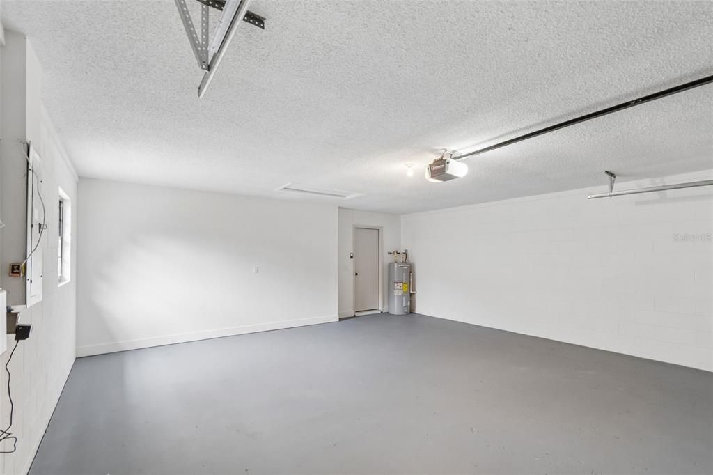 Activo con contrato: $765,000 (4 camas, 2 baños, 2228 Pies cuadrados)