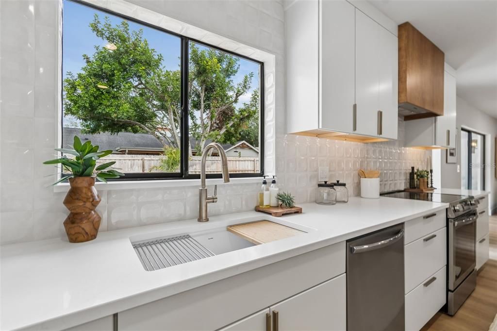 Activo con contrato: $765,000 (4 camas, 2 baños, 2228 Pies cuadrados)