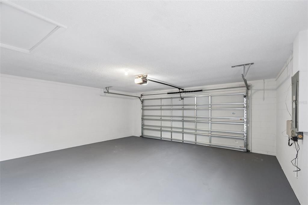 Activo con contrato: $765,000 (4 camas, 2 baños, 2228 Pies cuadrados)