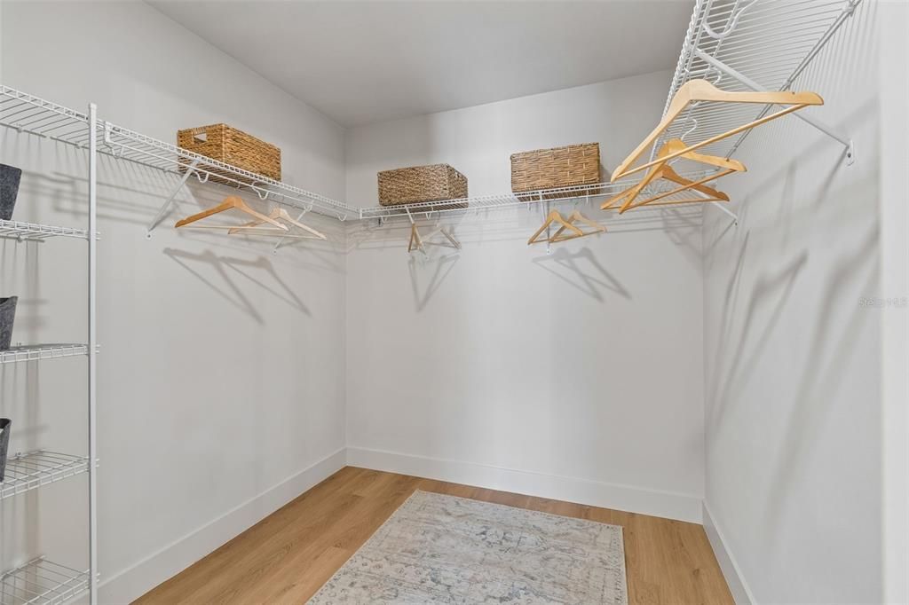 Activo con contrato: $765,000 (4 camas, 2 baños, 2228 Pies cuadrados)