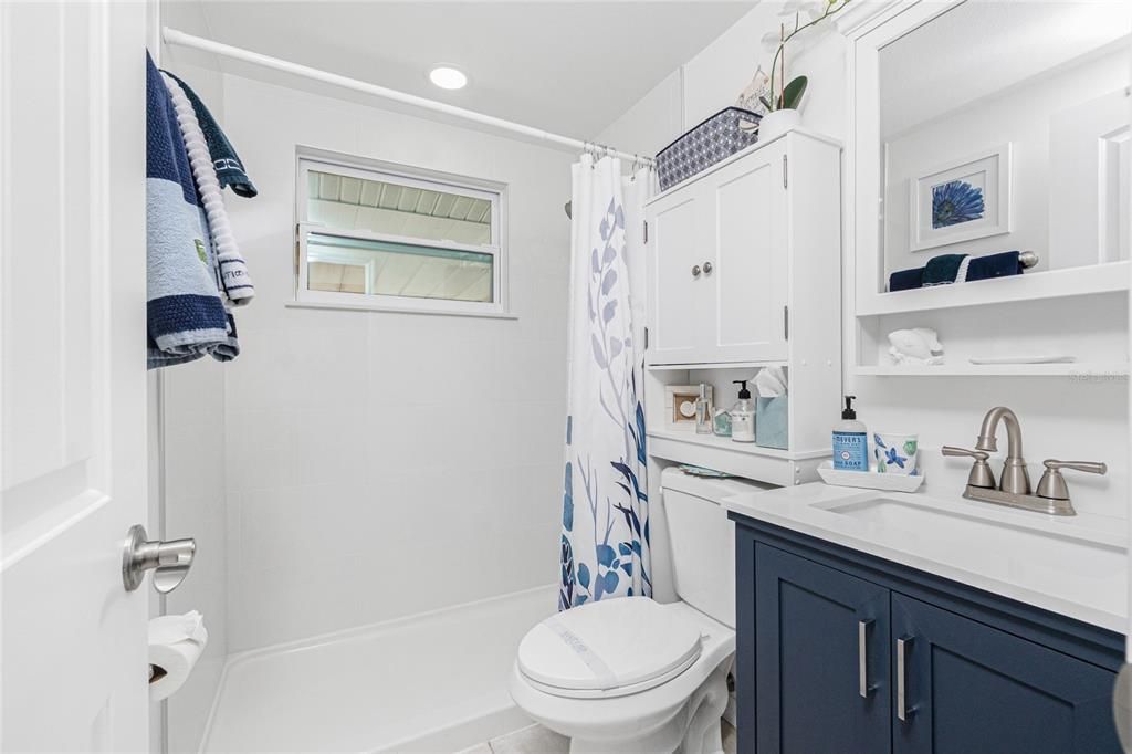 For Rent: $2,300 (1 beds, 1 baths, 840 Square Feet)