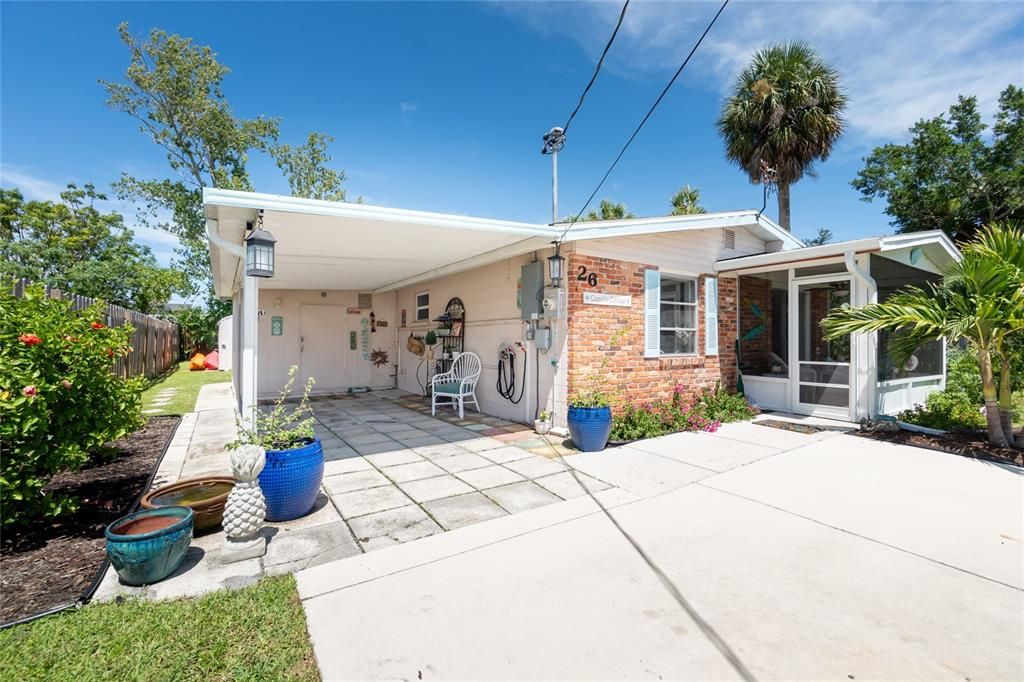 For Rent: $2,300 (1 beds, 1 baths, 840 Square Feet)