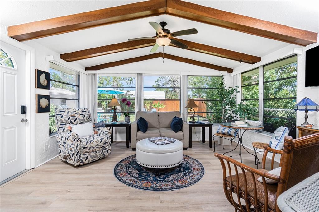 For Rent: $2,300 (1 beds, 1 baths, 840 Square Feet)