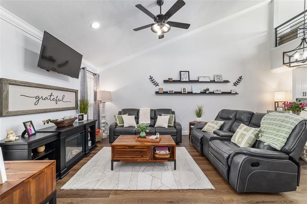 Active With Contract: $309,900 (2 beds, 2 baths, 1507 Square Feet)