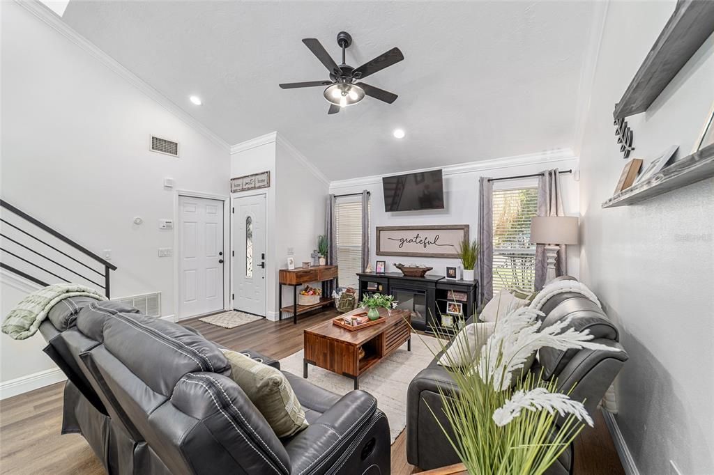 Active With Contract: $309,900 (2 beds, 2 baths, 1507 Square Feet)
