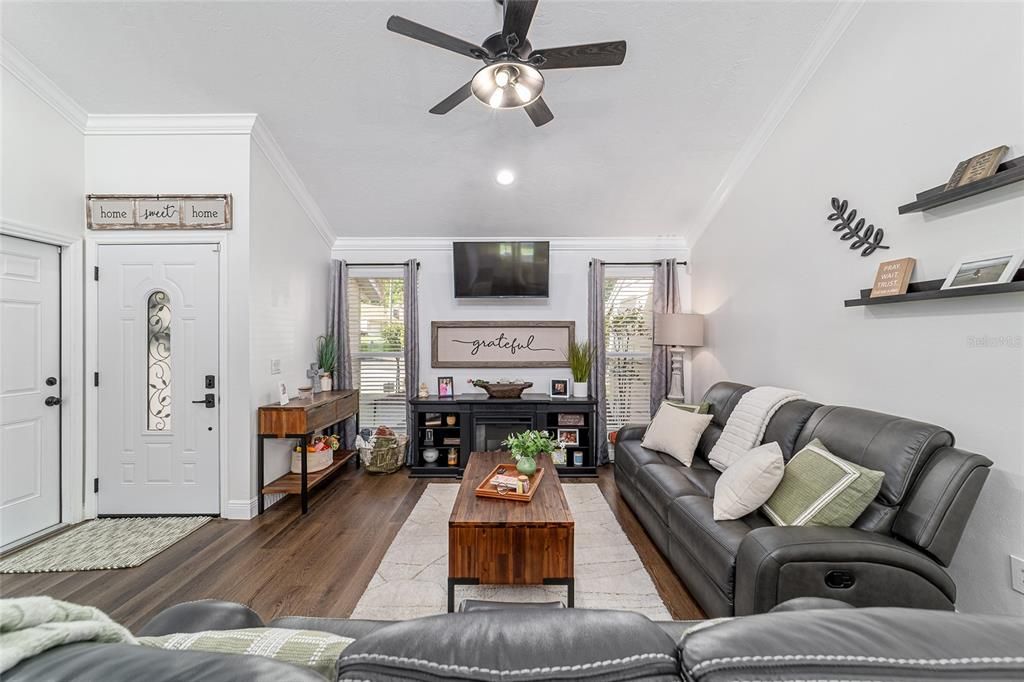 Active With Contract: $309,900 (2 beds, 2 baths, 1507 Square Feet)