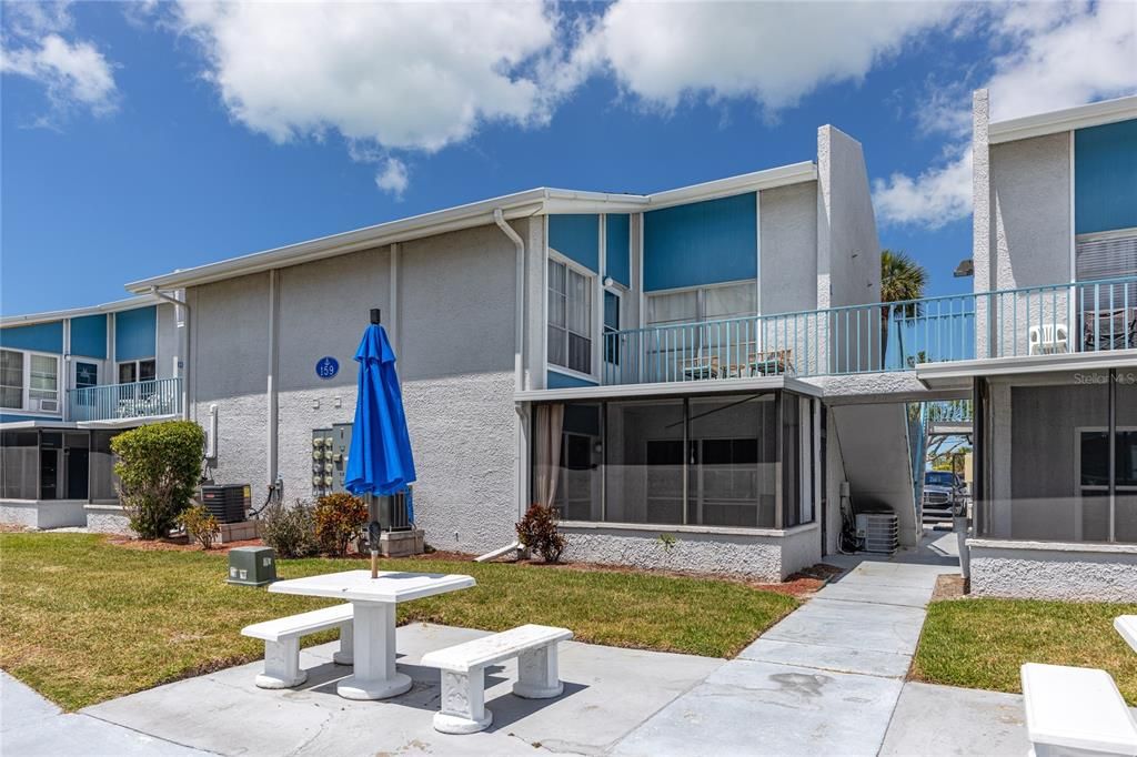 For Sale: $355,000 (1 beds, 1 baths, 430 Square Feet)