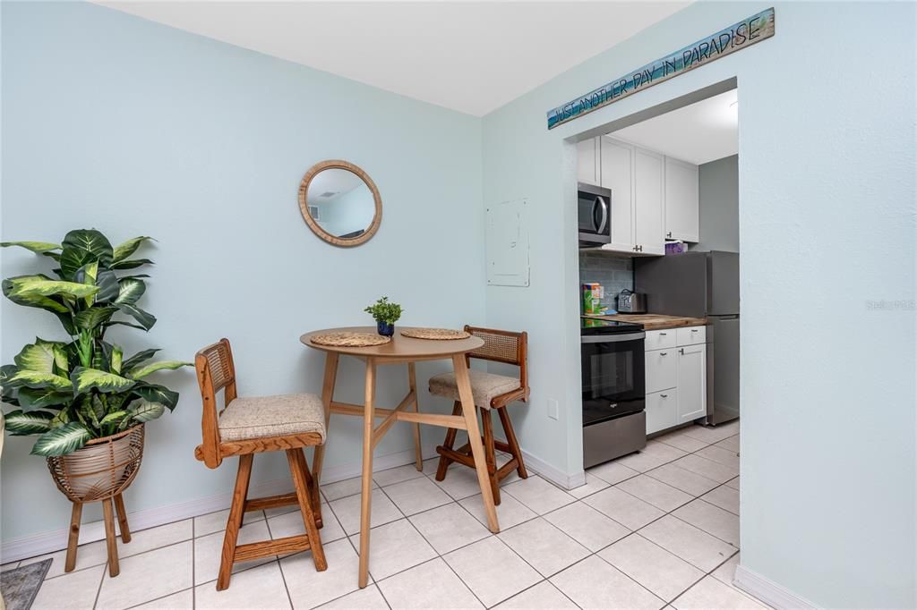For Sale: $355,000 (1 beds, 1 baths, 430 Square Feet)