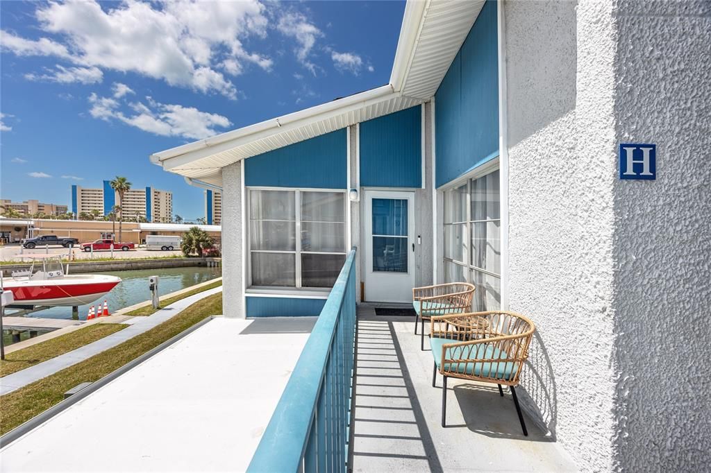 For Sale: $355,000 (1 beds, 1 baths, 430 Square Feet)