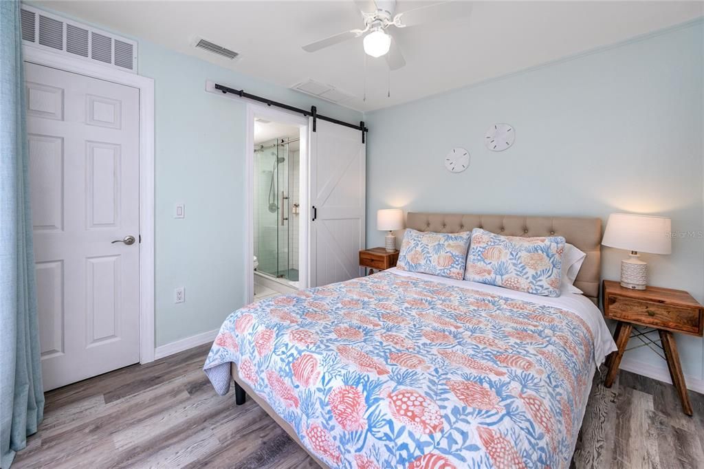 For Sale: $355,000 (1 beds, 1 baths, 430 Square Feet)