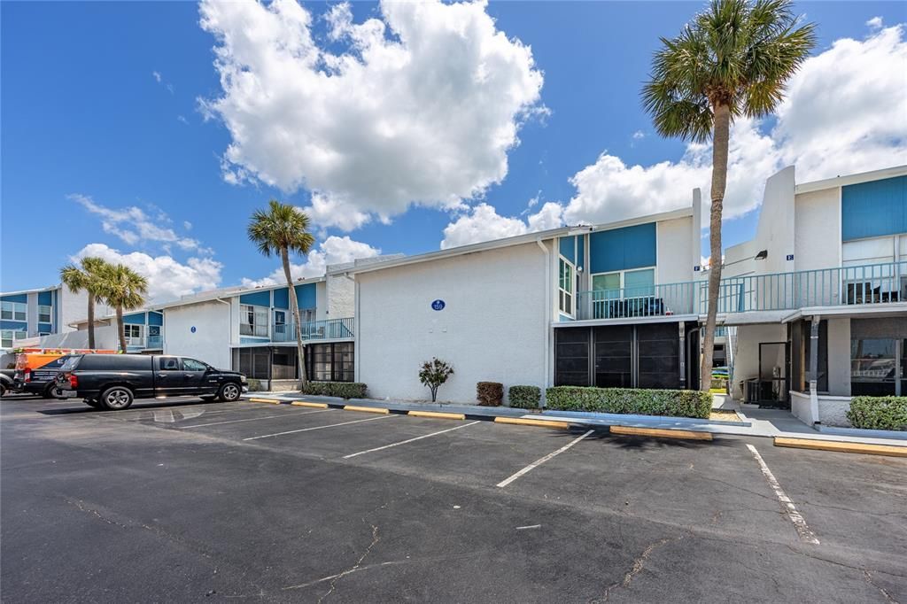 For Sale: $355,000 (1 beds, 1 baths, 430 Square Feet)