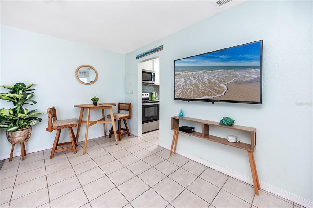 For Sale: $355,000 (1 beds, 1 baths, 430 Square Feet)