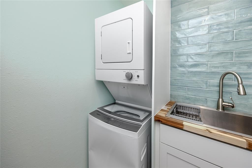 For Sale: $355,000 (1 beds, 1 baths, 430 Square Feet)