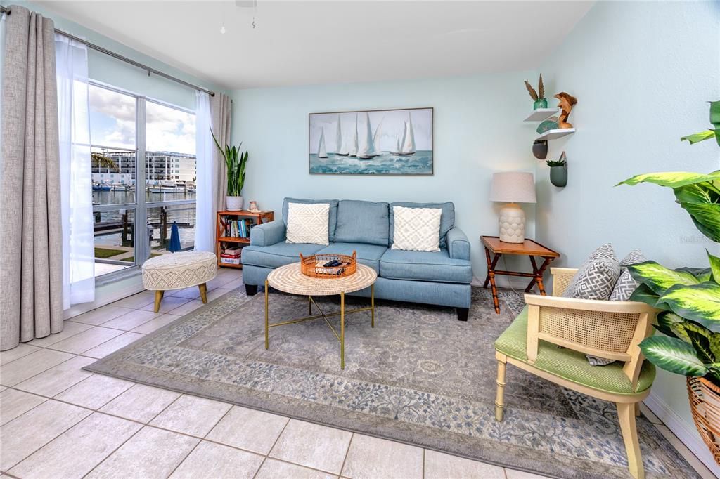 For Sale: $355,000 (1 beds, 1 baths, 430 Square Feet)