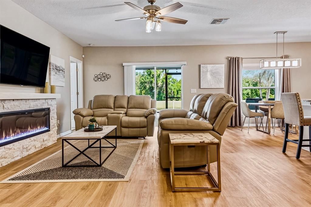 Activo con contrato: $386,000 (3 camas, 2 baños, 1508 Pies cuadrados)