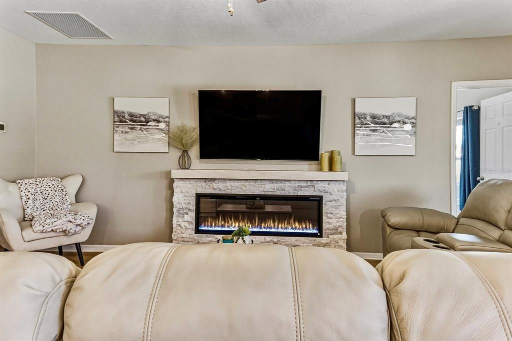 Activo con contrato: $386,000 (3 camas, 2 baños, 1508 Pies cuadrados)