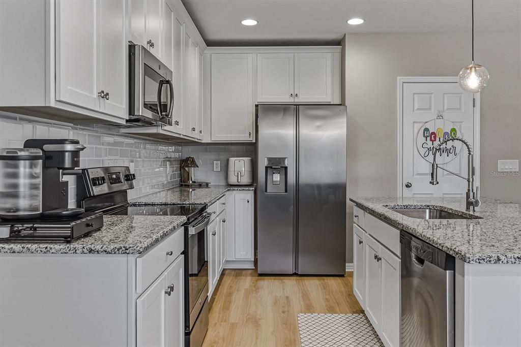 Activo con contrato: $386,000 (3 camas, 2 baños, 1508 Pies cuadrados)