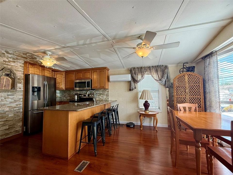 For Sale: $160,000 (2 beds, 1 baths, 408 Square Feet)