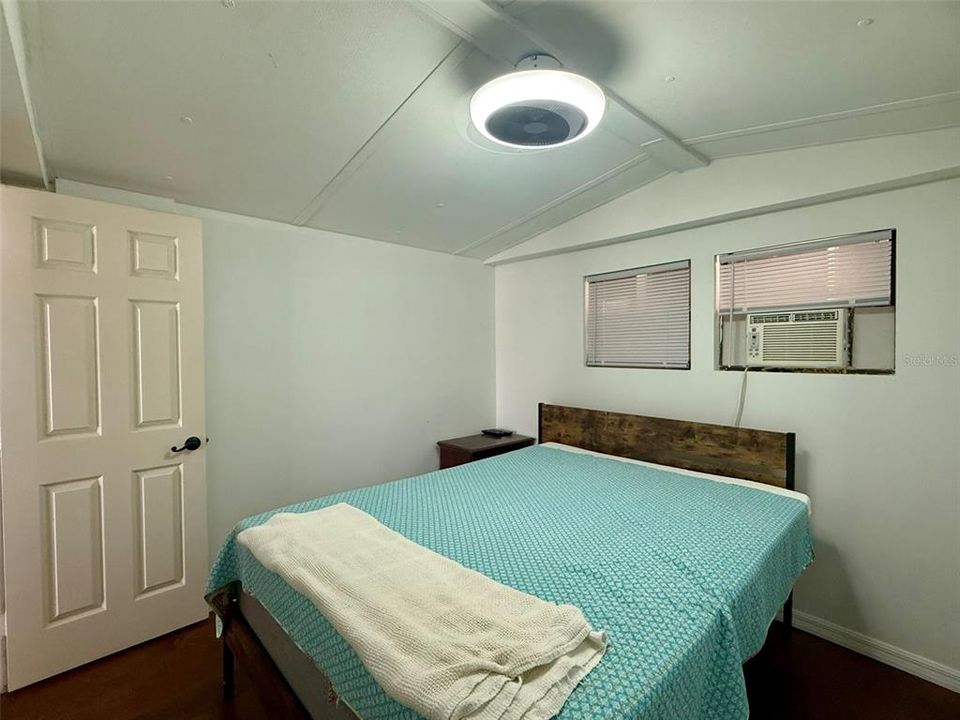 For Sale: $160,000 (2 beds, 1 baths, 408 Square Feet)