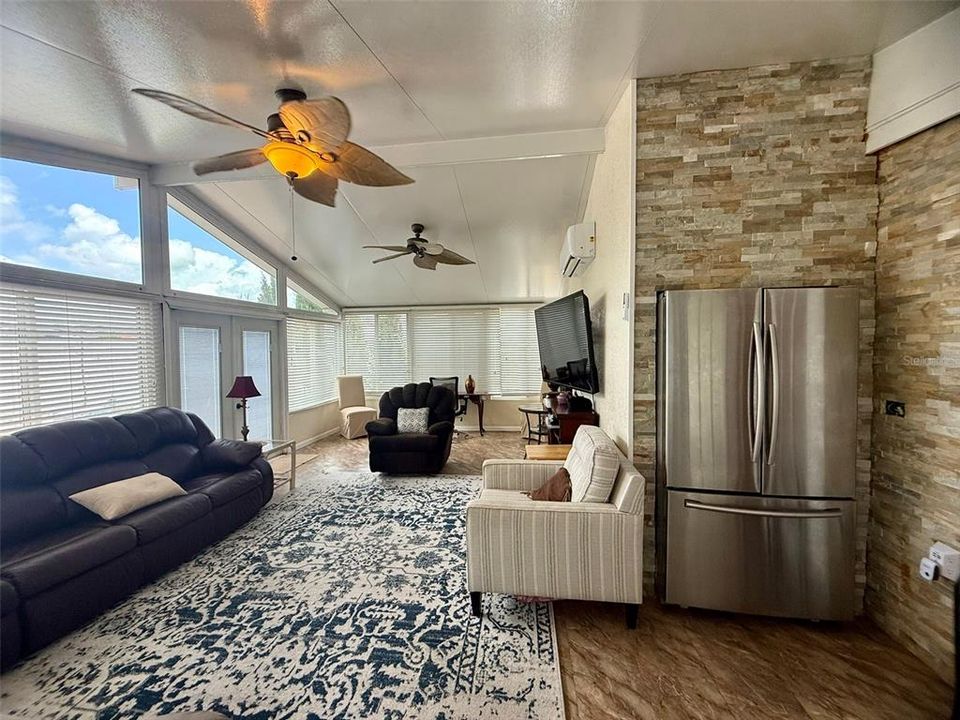 For Sale: $160,000 (2 beds, 1 baths, 408 Square Feet)