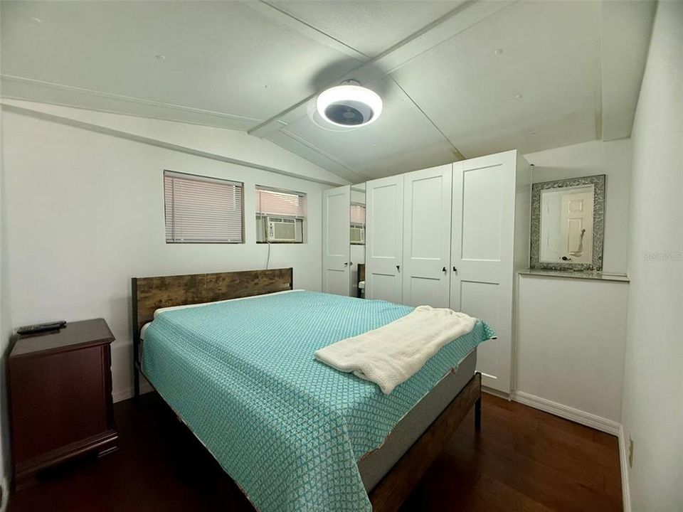 For Sale: $160,000 (2 beds, 1 baths, 408 Square Feet)