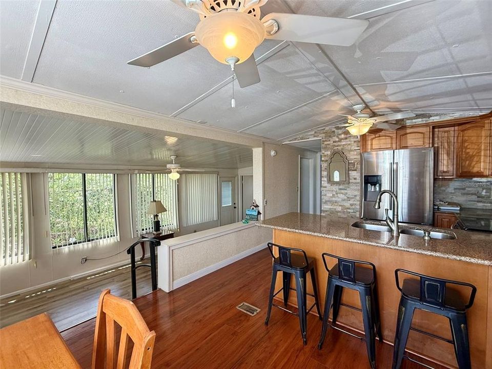 For Sale: $160,000 (2 beds, 1 baths, 408 Square Feet)